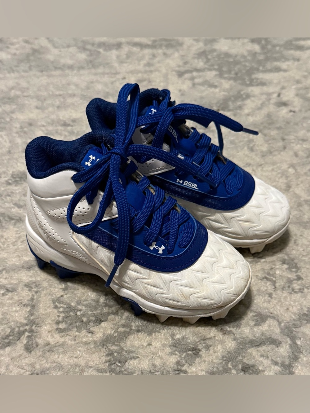 Under Armour Boys Baseball Cleats Size 8K Blue White Molded Spikes Youth
